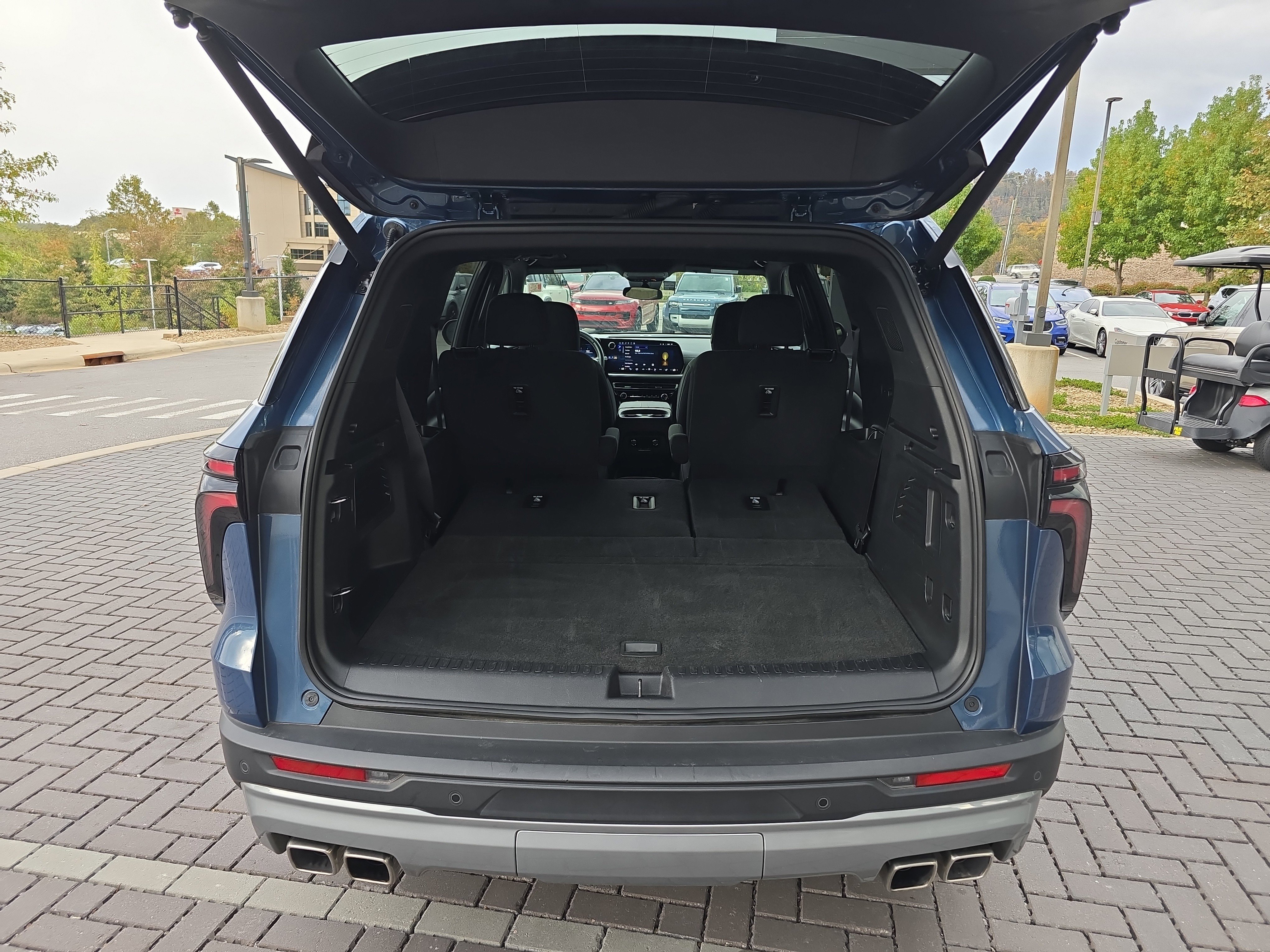 Used 2025 Chevrolet Traverse LT image 7