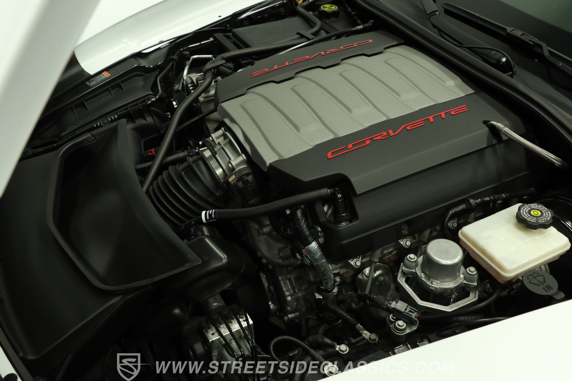 Used 2015 Chevrolet Corvette Stingray Coupe w/ Pacific Design Package RWD image 3