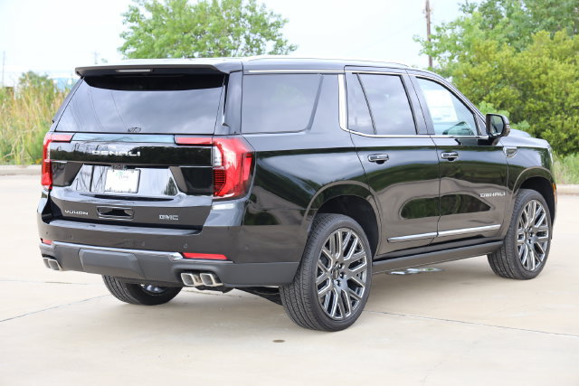 New 2026 GMC Yukon Denali Ultimate w/ LPO, Floor Liner Package AWD/4WD image 7