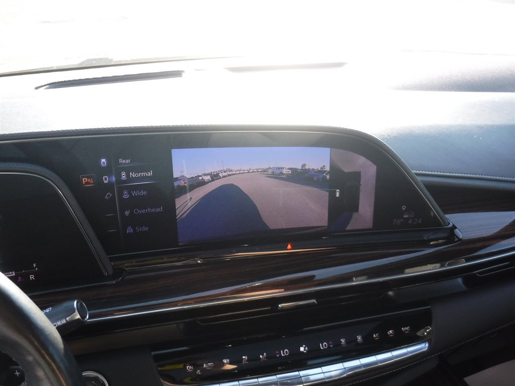 Used 2023 Cadillac Escalade Premium Luxury image 21