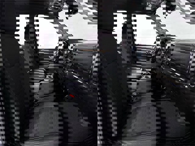 Used 2025 Chevrolet Silverado 1500 LT image 29