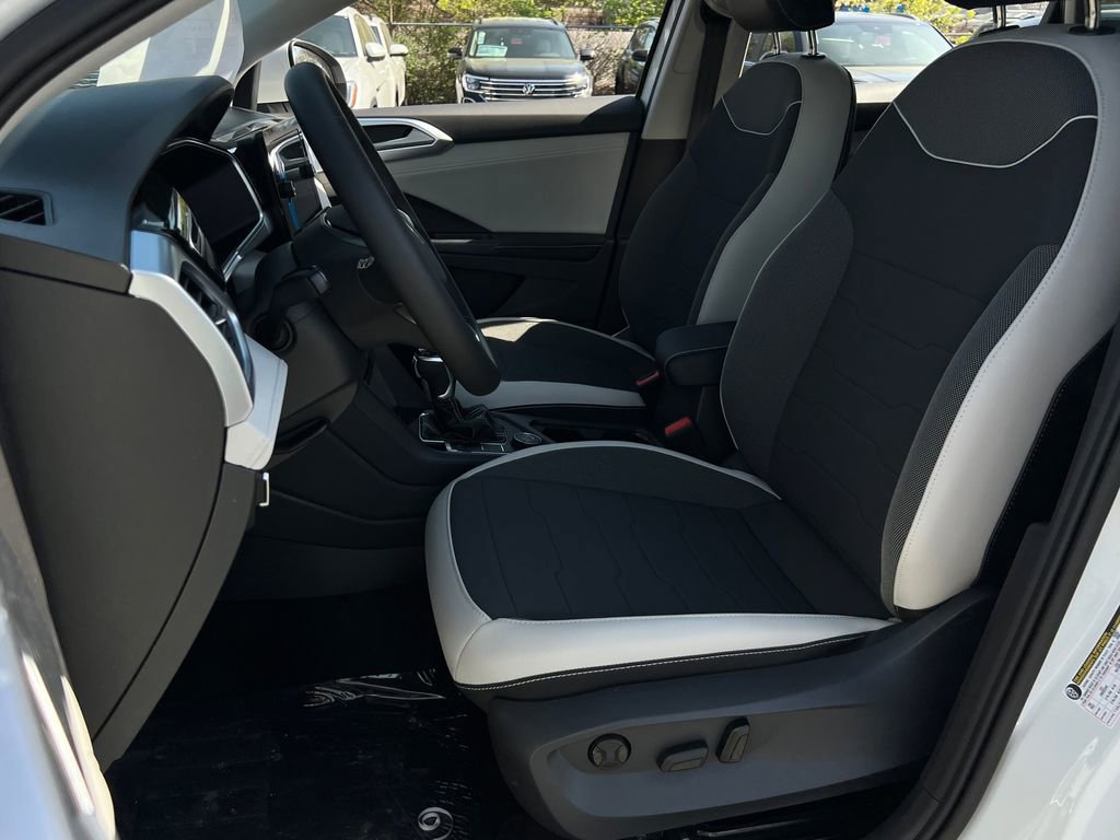 New 2026 Volkswagen Taos SE image 15