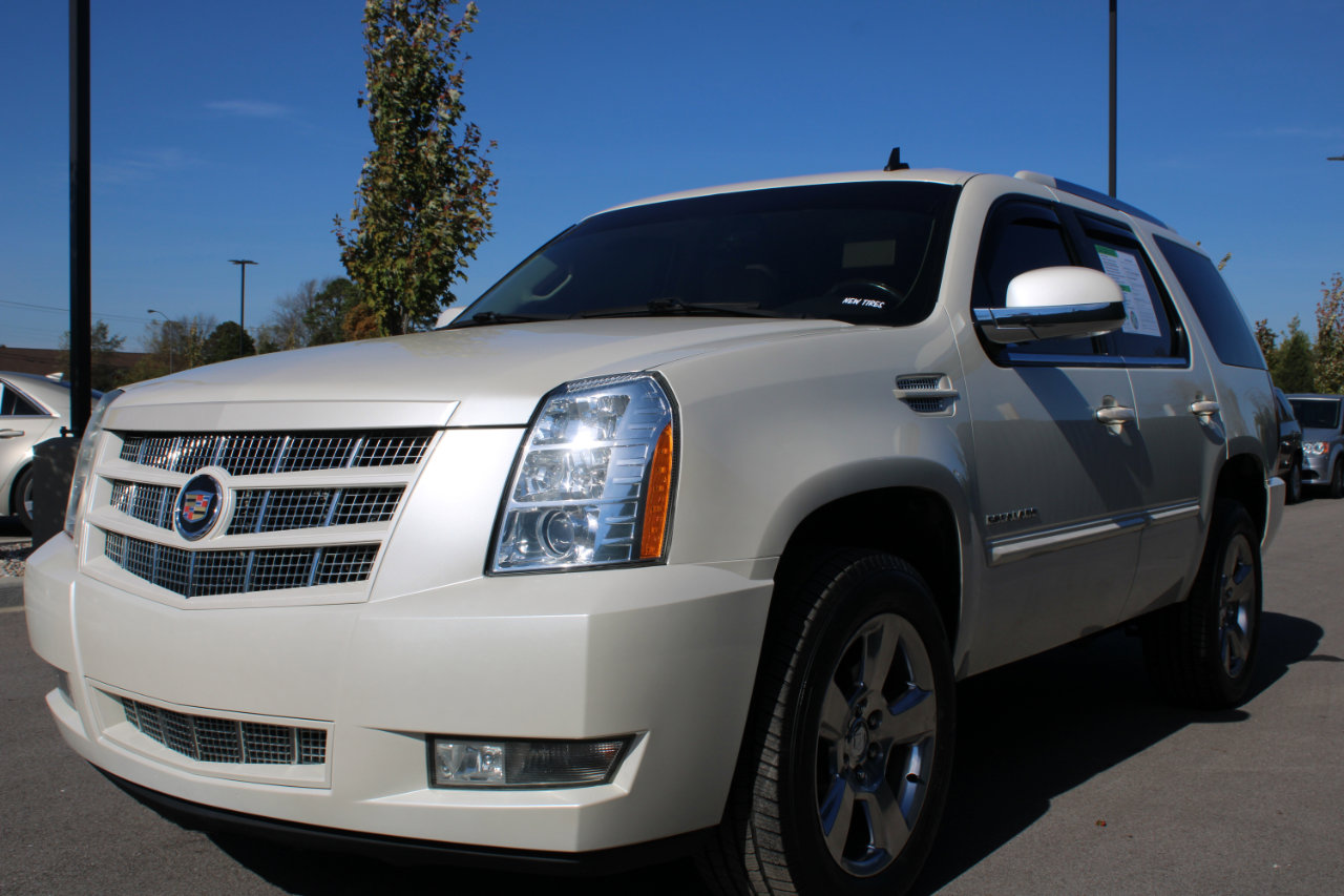 Used 2014 Cadillac Escalade Premium image 3