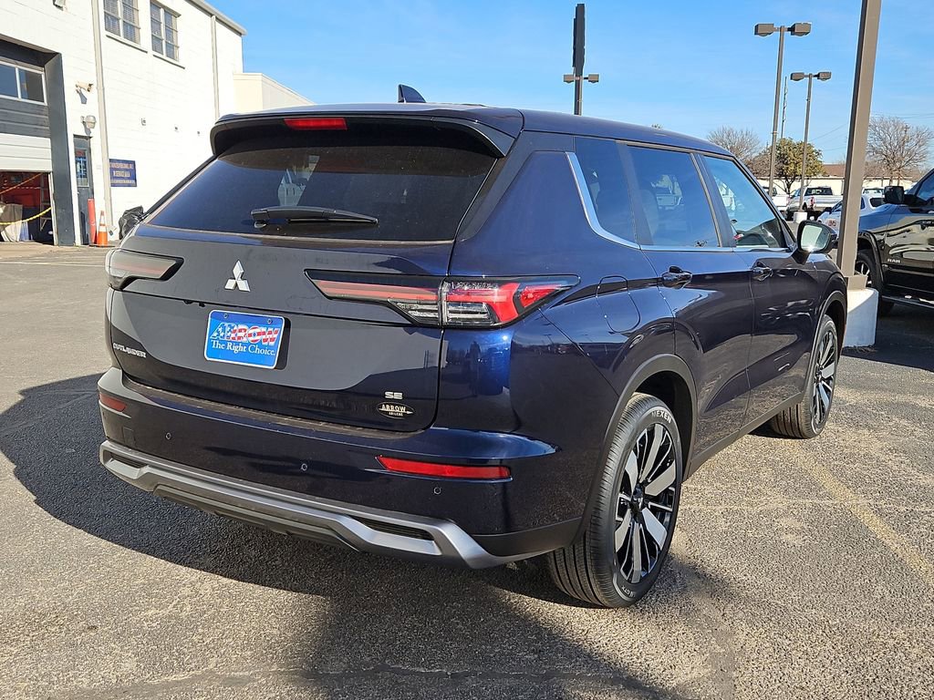 New 2026 Mitsubishi Outlander SE image 12