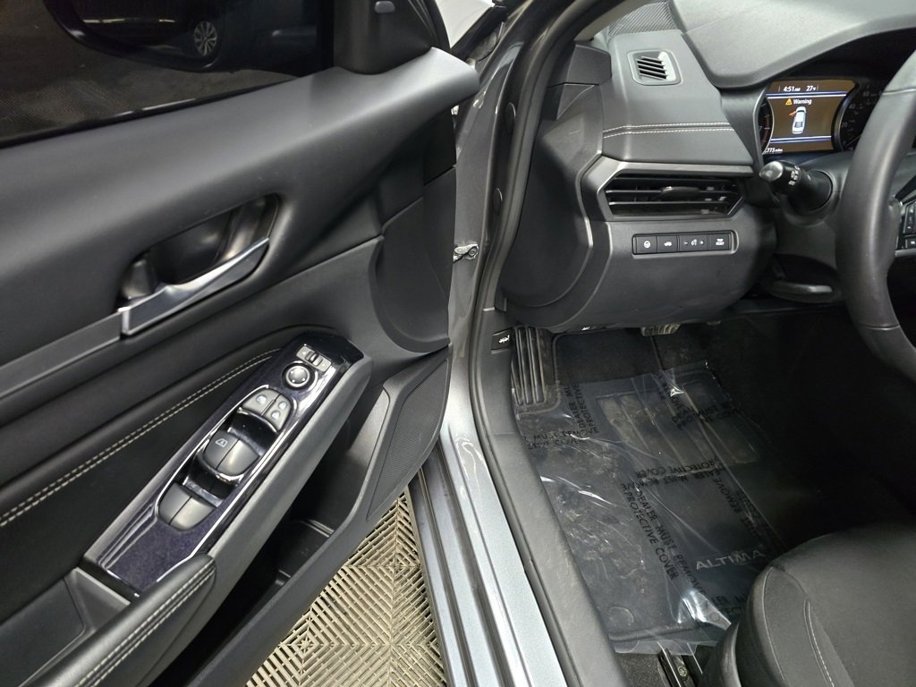 Used 2022 Nissan Altima 2.5 SV w/ SV Premium Package image 14