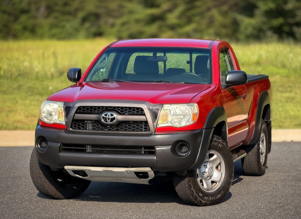 Used 2011 Toyota Tacoma 4x4 Regular Cab image 1