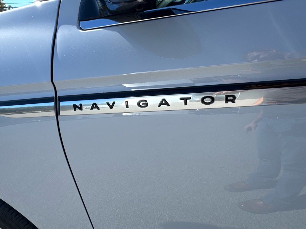 New 2025 Lincoln Navigator Reserve image 8