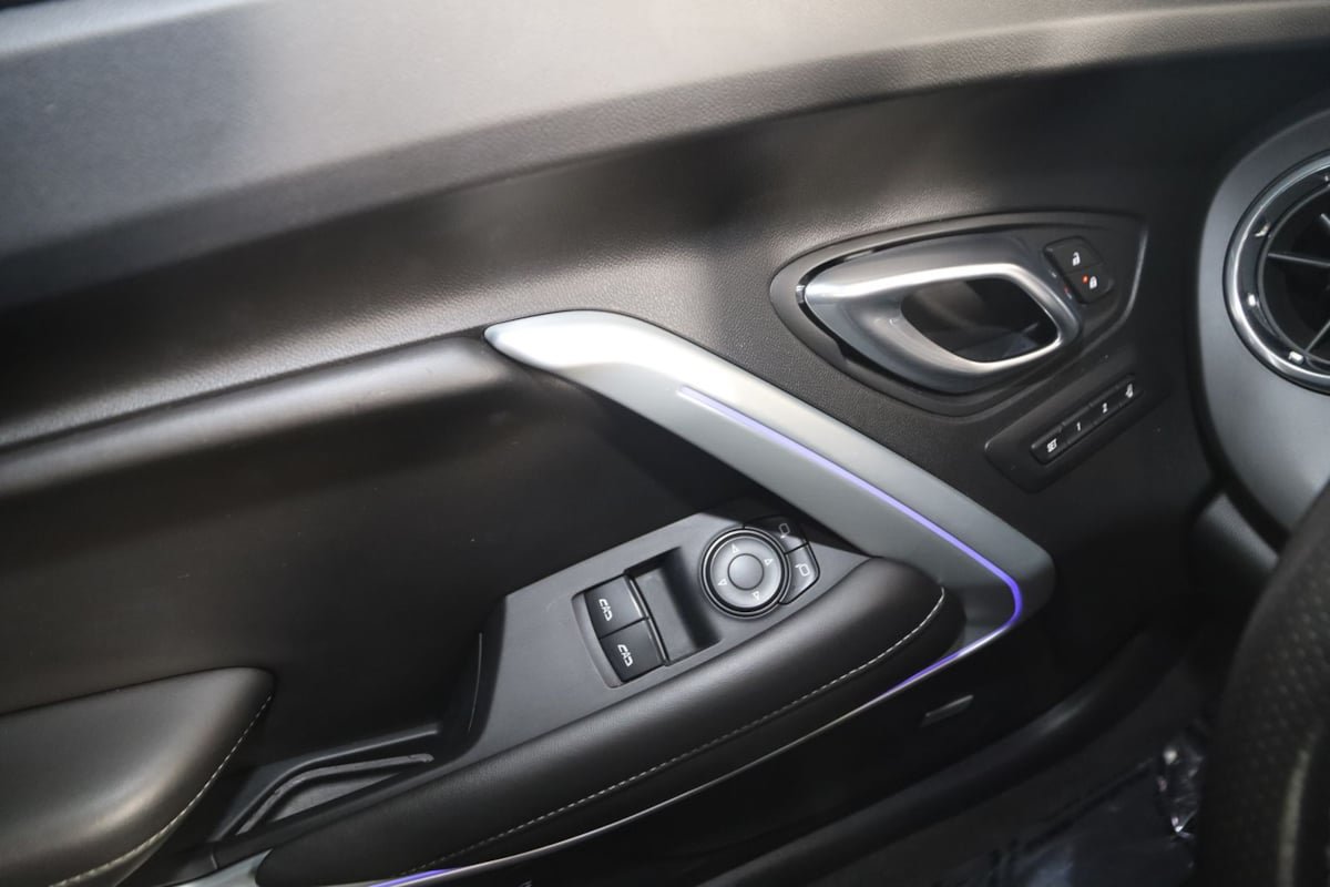 Used 2018 Chevrolet Camaro SS RWD image 40