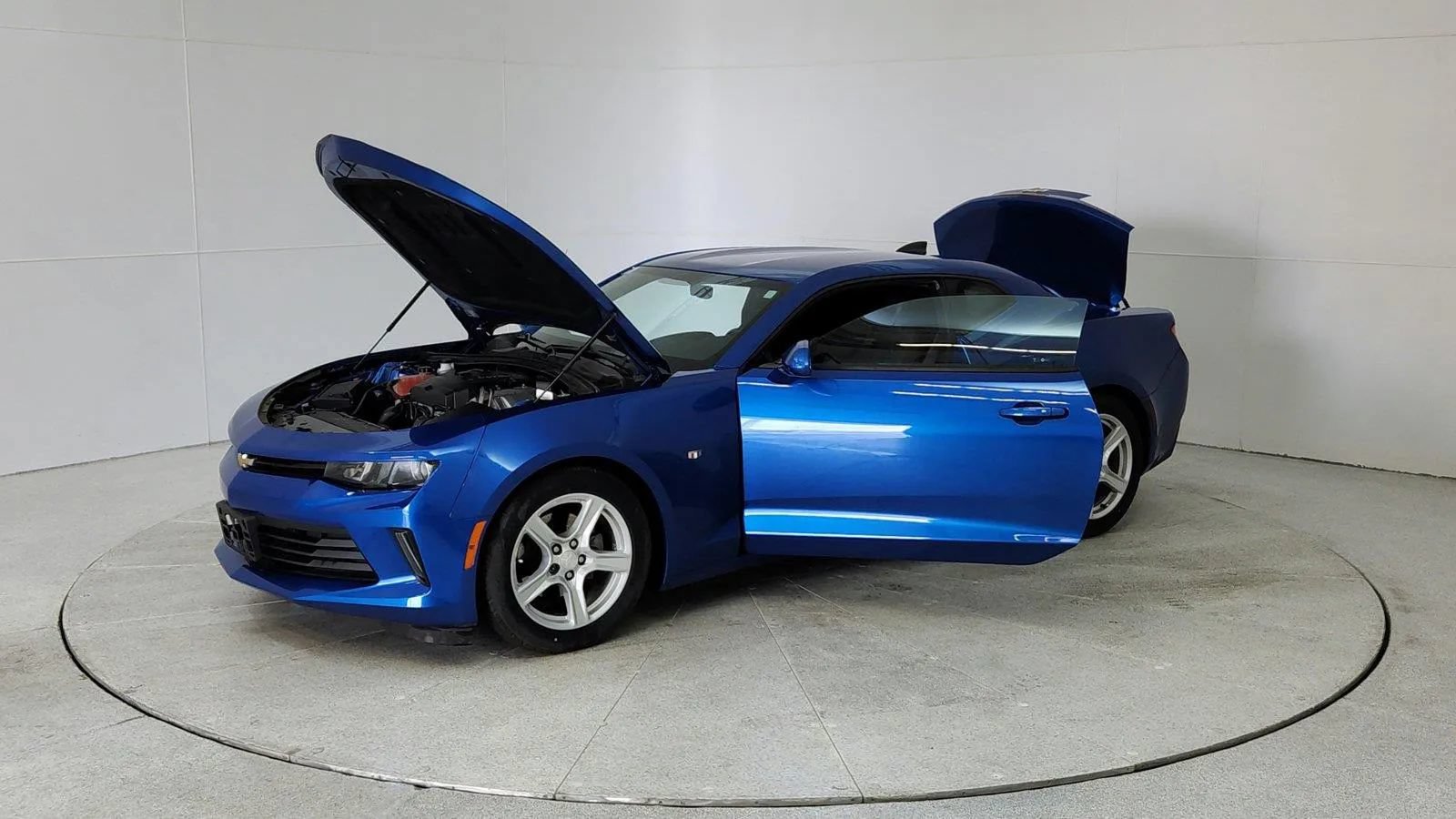 Used 2017 Chevrolet Camaro LT w/ Technology Package RWD image 10