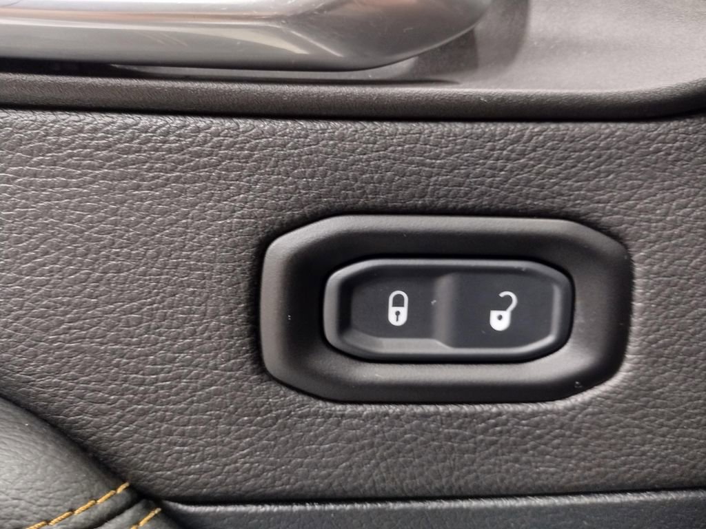 Used 2020 Jeep Wrangler Unlimited Sahara image 27