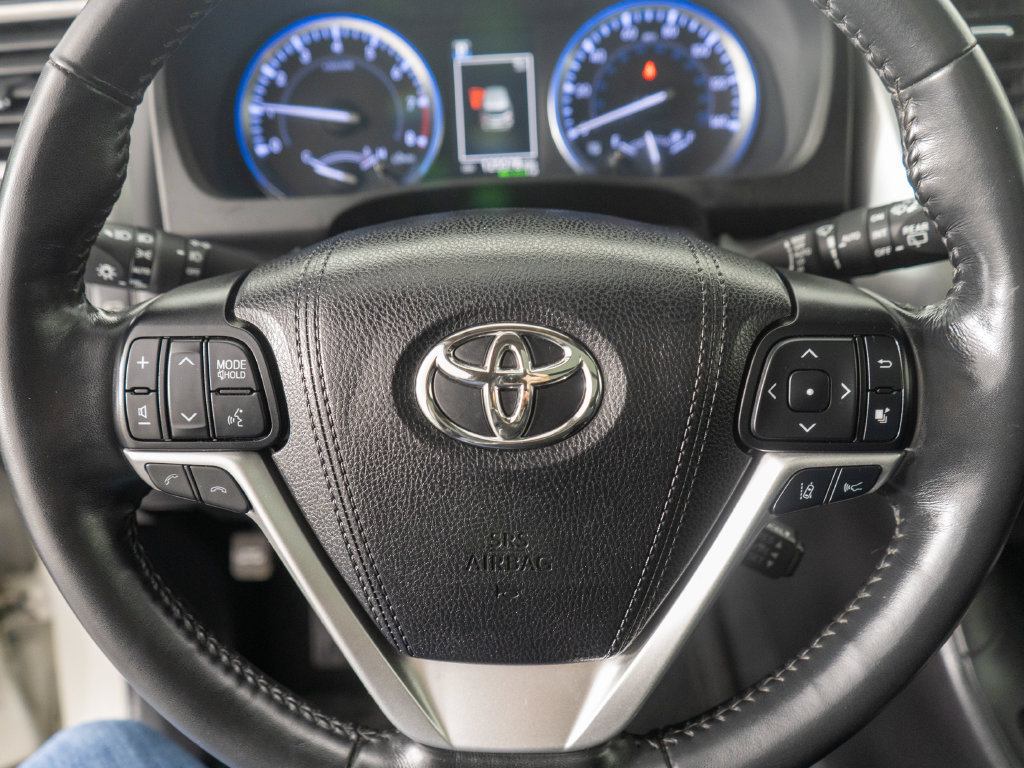 Used 2019 Toyota Highlander Limited Platinum AWD/4WD image 16