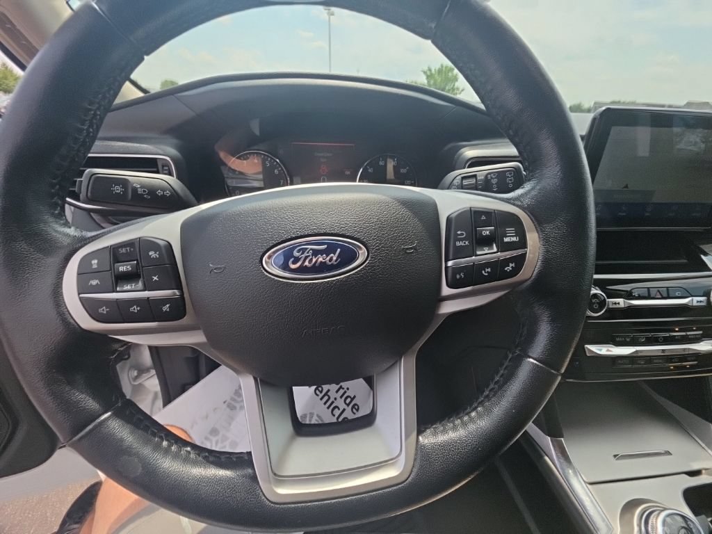 Used 2021 Ford Explorer Limited w/ Equipment Group 301A AWD/4WD image 16