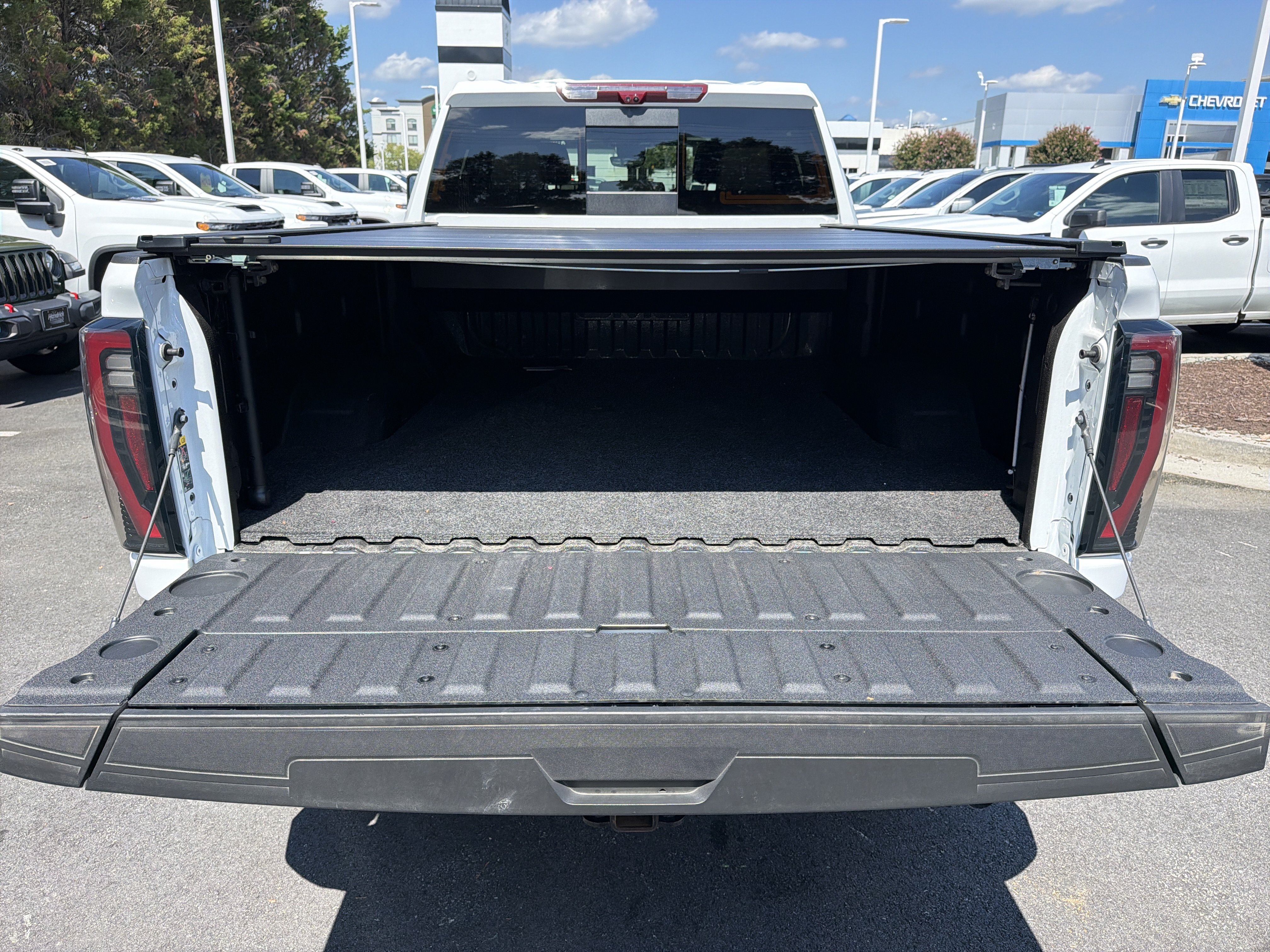 Used 2025 GMC Sierra 2500 AT4 w/ AT4 Premium Plus Package AWD/4WD image 34