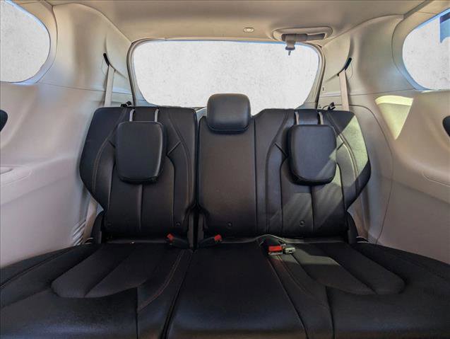 Used 2018 Chrysler Pacifica Touring-L image 20