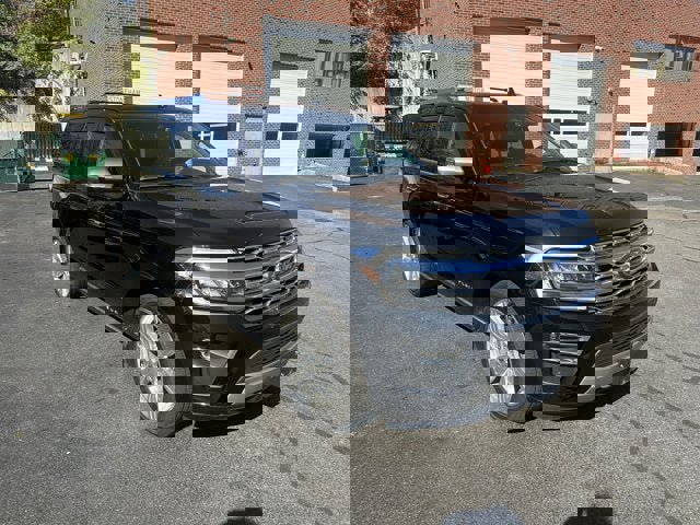 Used 2022 Ford Expedition Platinum image 3