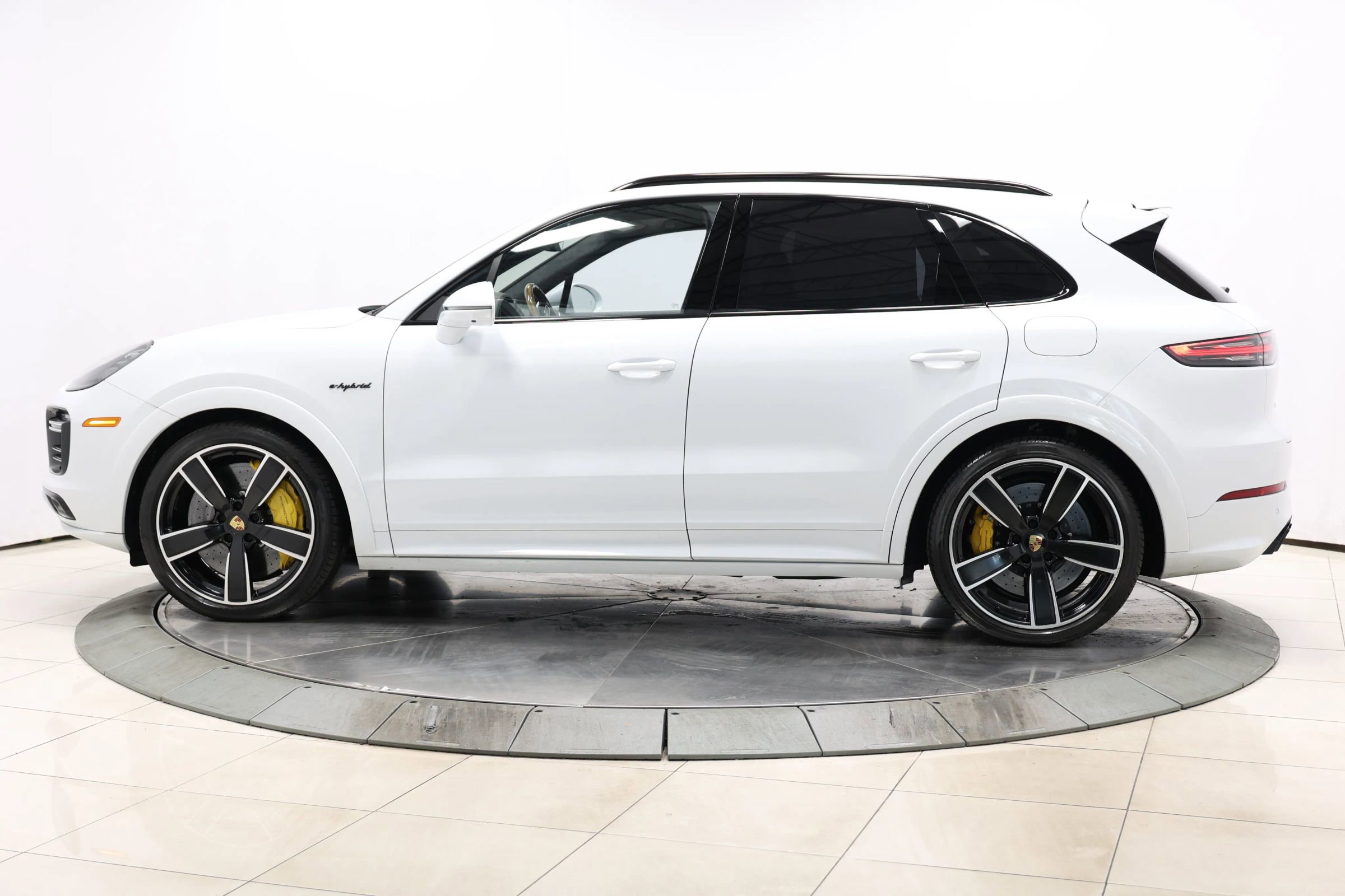 Used 2021 Porsche Cayenne Turbo S AWD/4WD image 10