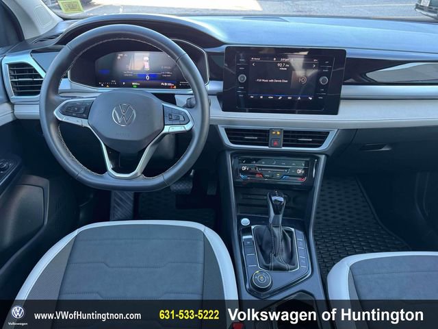 Certified 2025 Volkswagen Taos SE w/ Panoramic Sunroof Package image 18