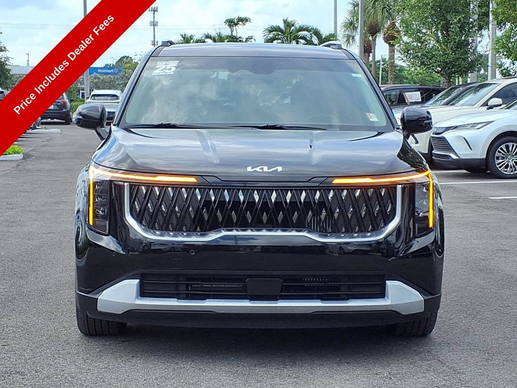 Used 2025 Kia Carnival EX FWD image 2