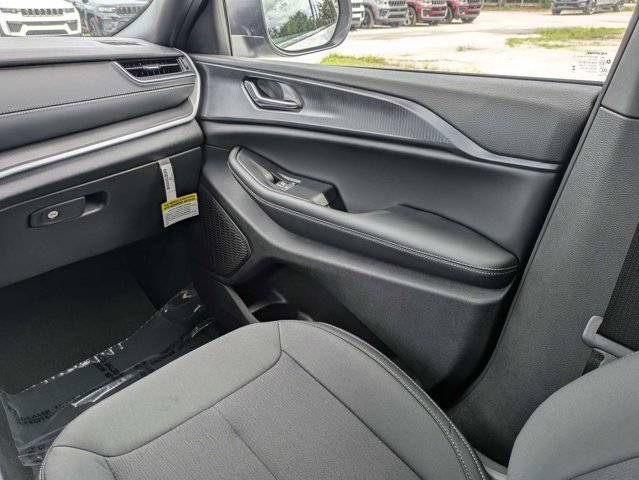 New 2026 Jeep Grand Cherokee L Laredo RWD image 18