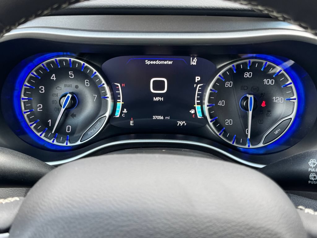Used 2024 Chrysler Pacifica Touring-L FWD image 21