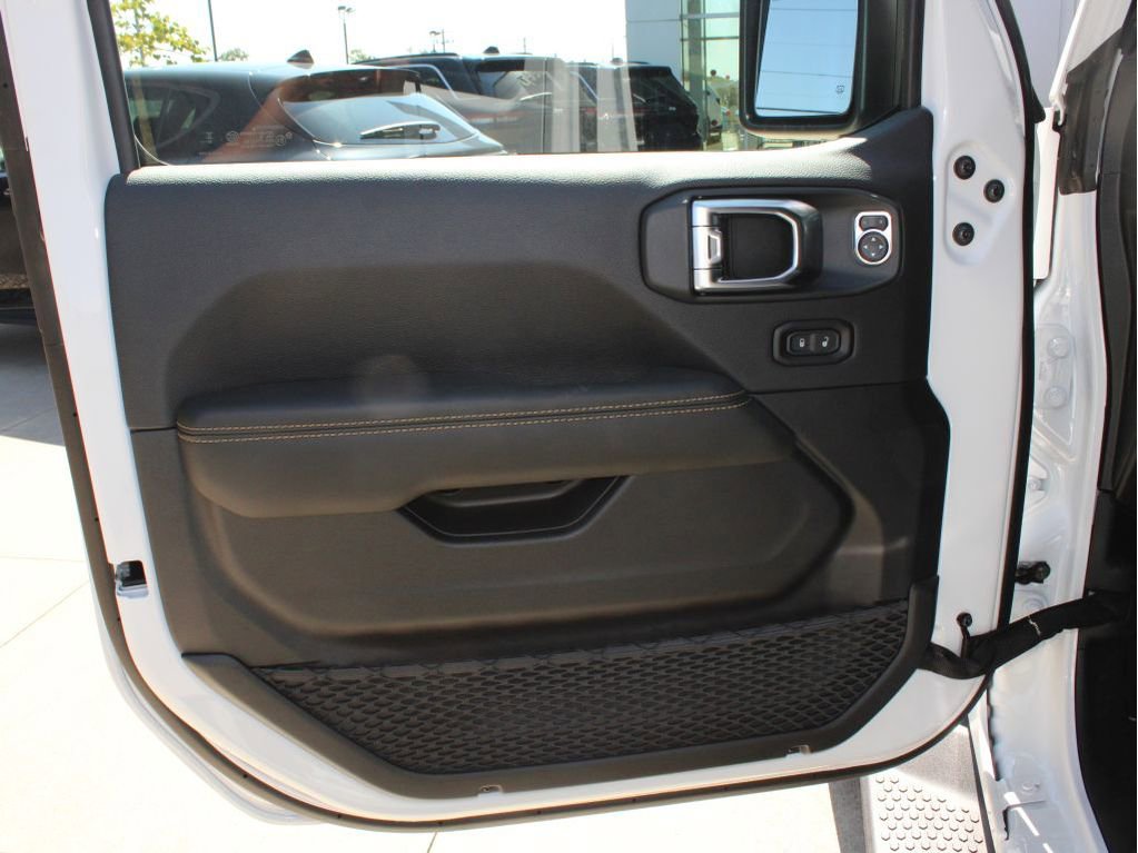 New 2025 Jeep Wrangler Sahara image 9