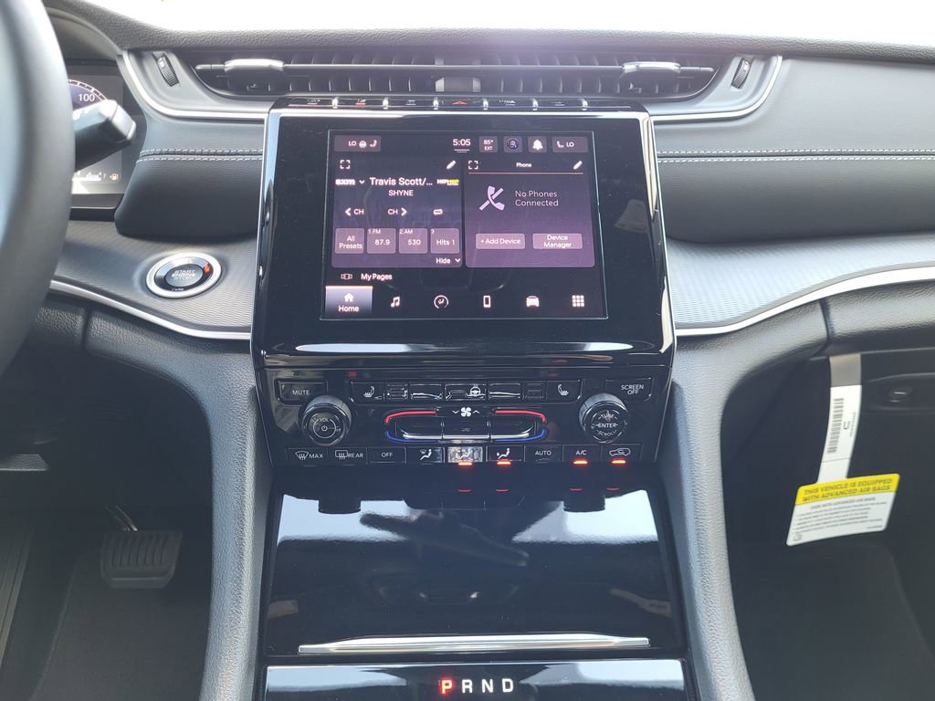 New 2025 Jeep Grand Cherokee Laredo w/ Luxury Tech Group I AWD/4WD image 18