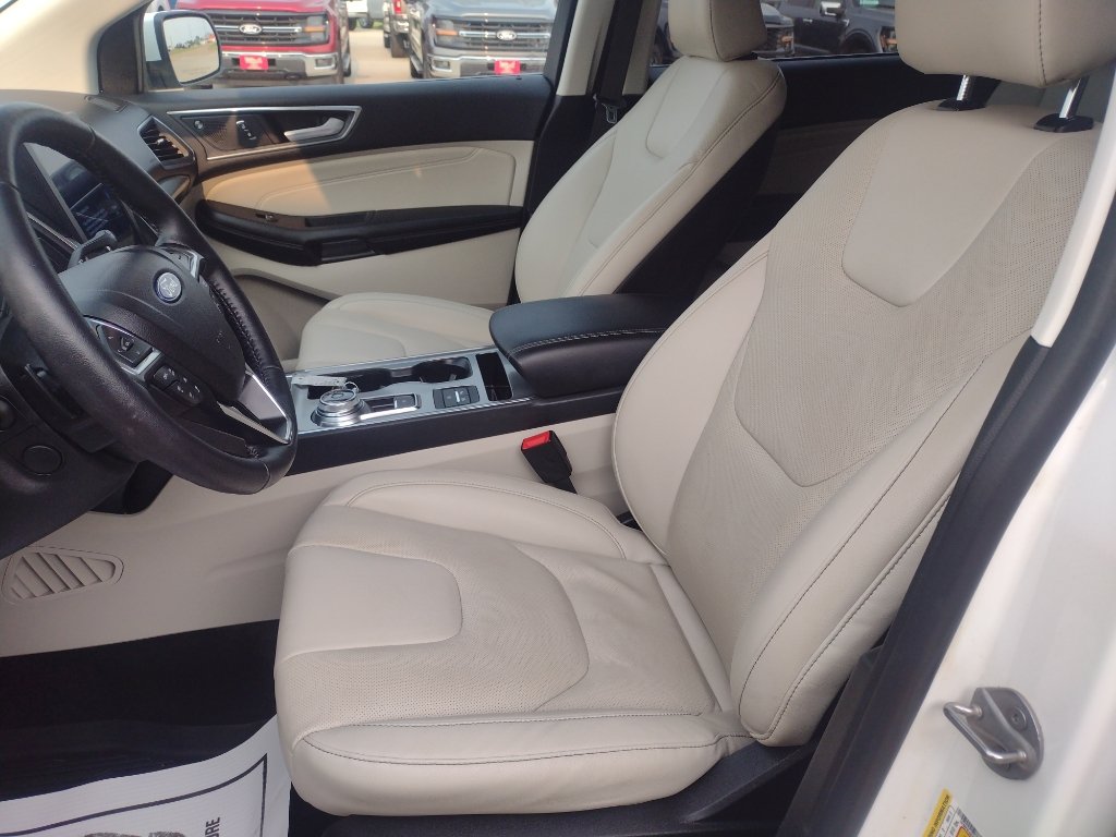Used 2022 Ford Edge Titanium w/ Equipment Group 301A AWD/4WD image 18