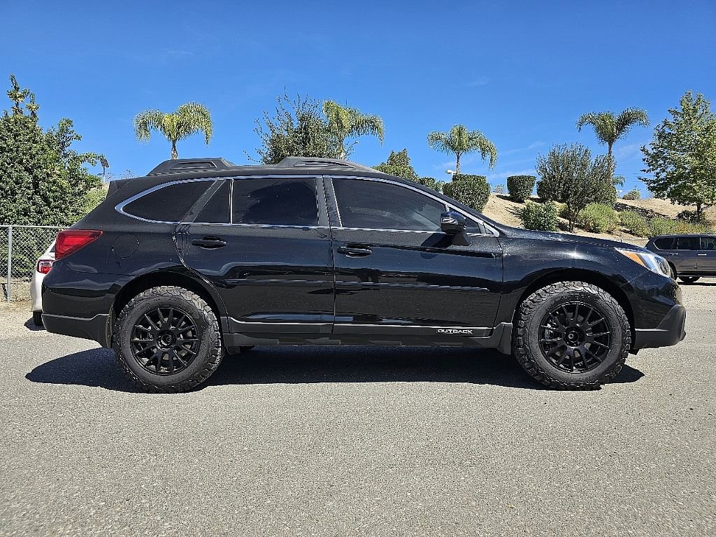 Used 2017 Subaru Outback 3.6R Limited w/ Popular Package #5 image 10