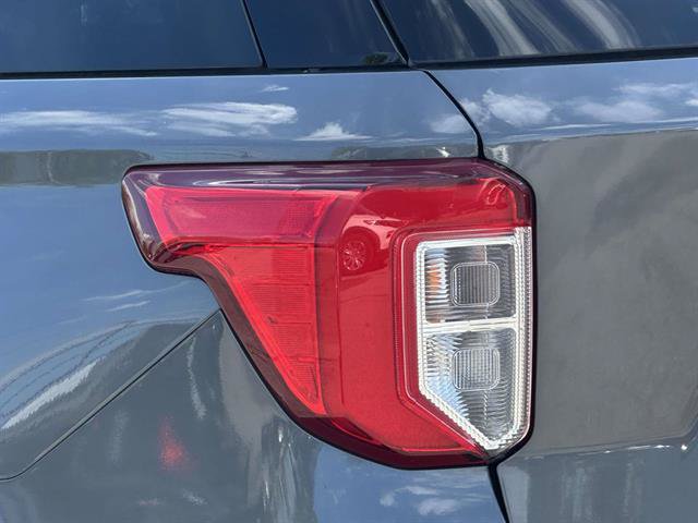 Used 2023 Ford Explorer XLT AWD/4WD image 30