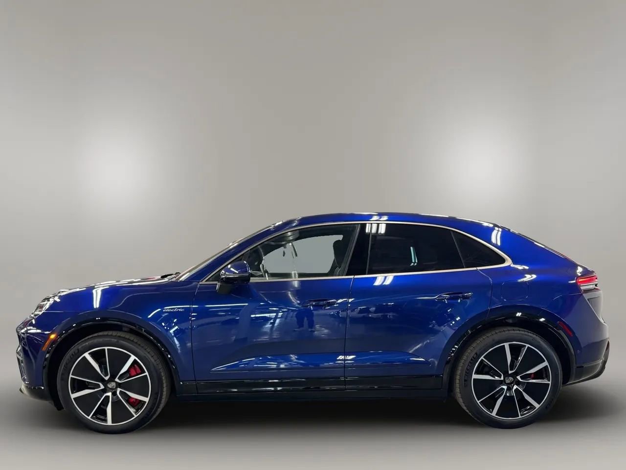 Used 2024 Porsche Macan Turbo Electric image 3