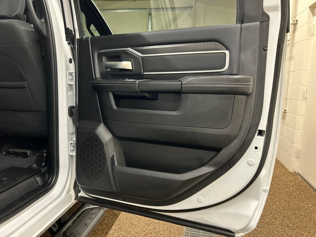 Used 2025 RAM 2500 Big Horn AWD/4WD image 15