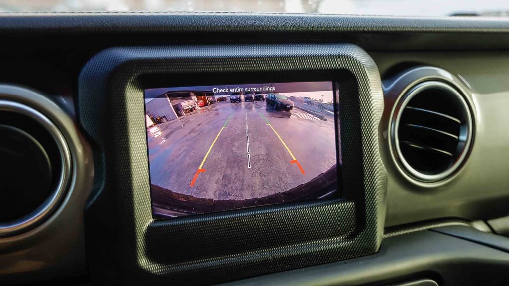 Used 2019 Jeep Wrangler Unlimited Sahara image 29