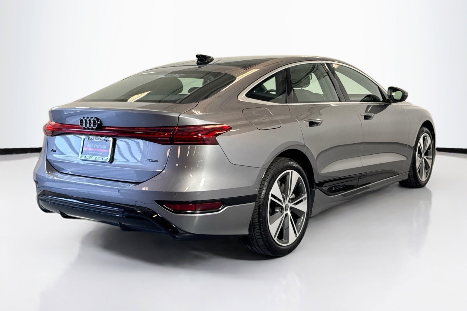 Used 2025 Audi A6 e-tron Premium w/ Convenience Package image 5