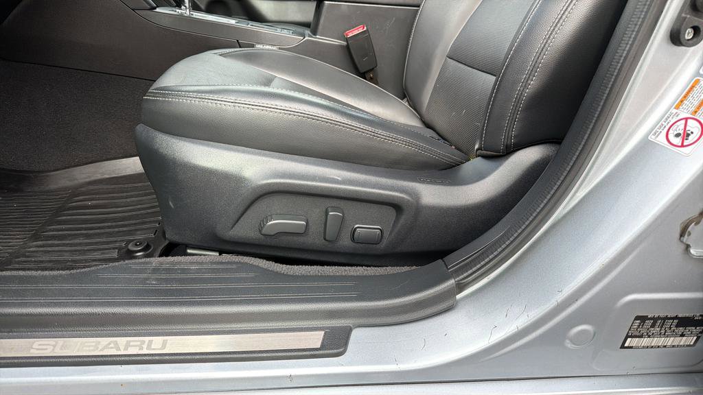 Used 2015 Subaru Legacy 3.6R Limited AWD/4WD image 21