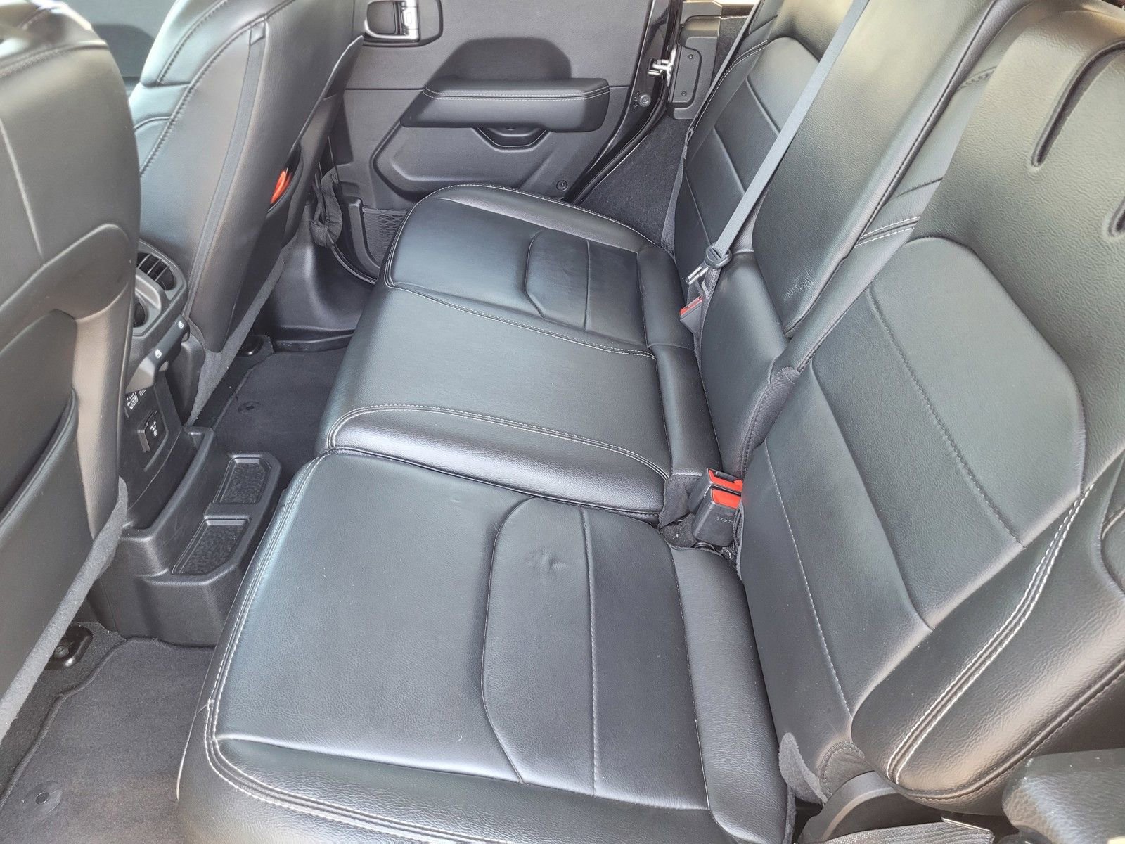 Used 2023 Jeep Wrangler Unlimited Sahara image 12