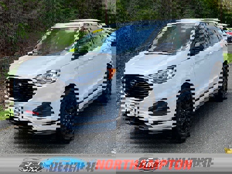 Certified 2022 Ford Edge SE w/ Black Appearance Package