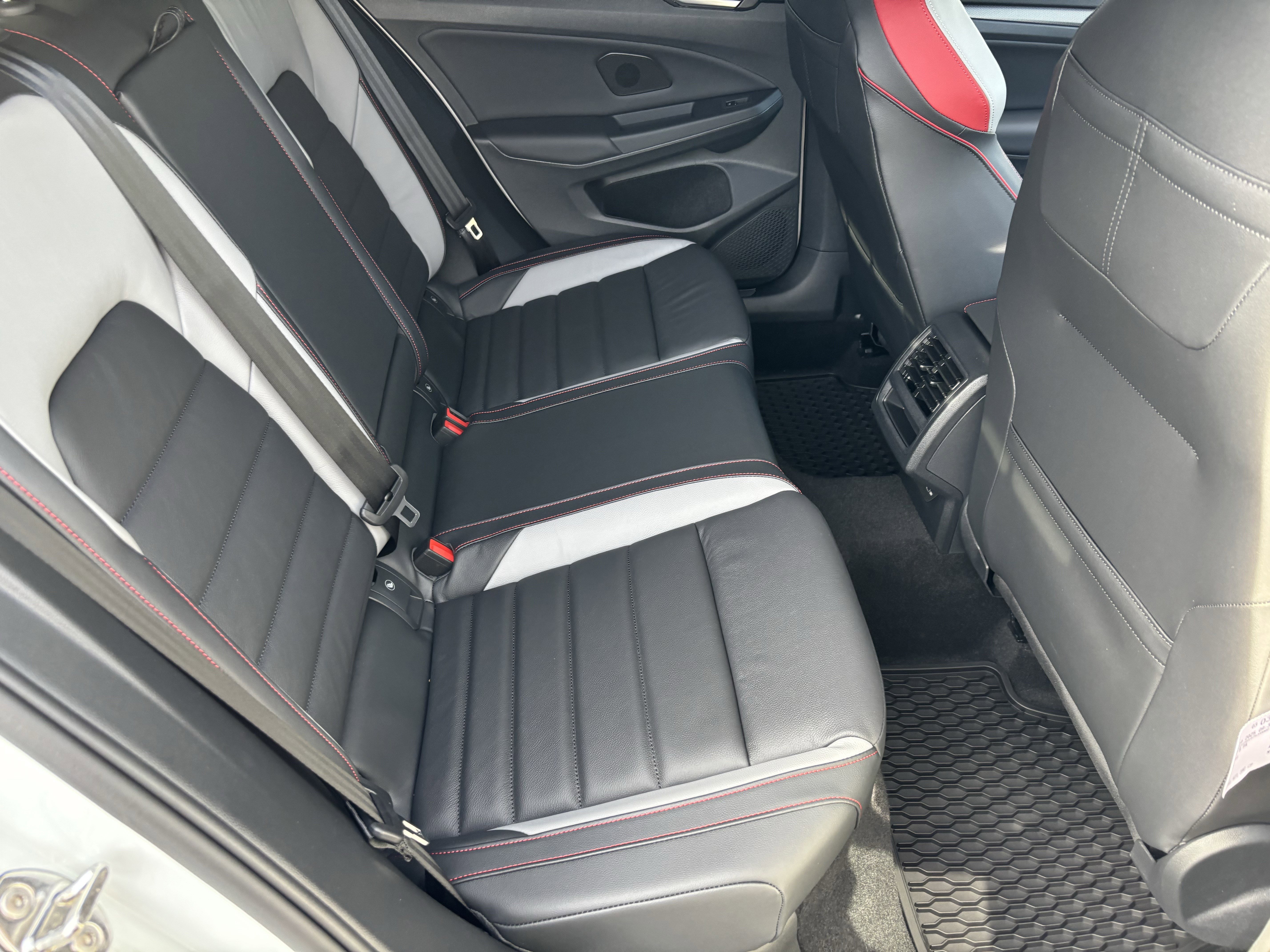 New 2026 Volkswagen GTI SE image 9