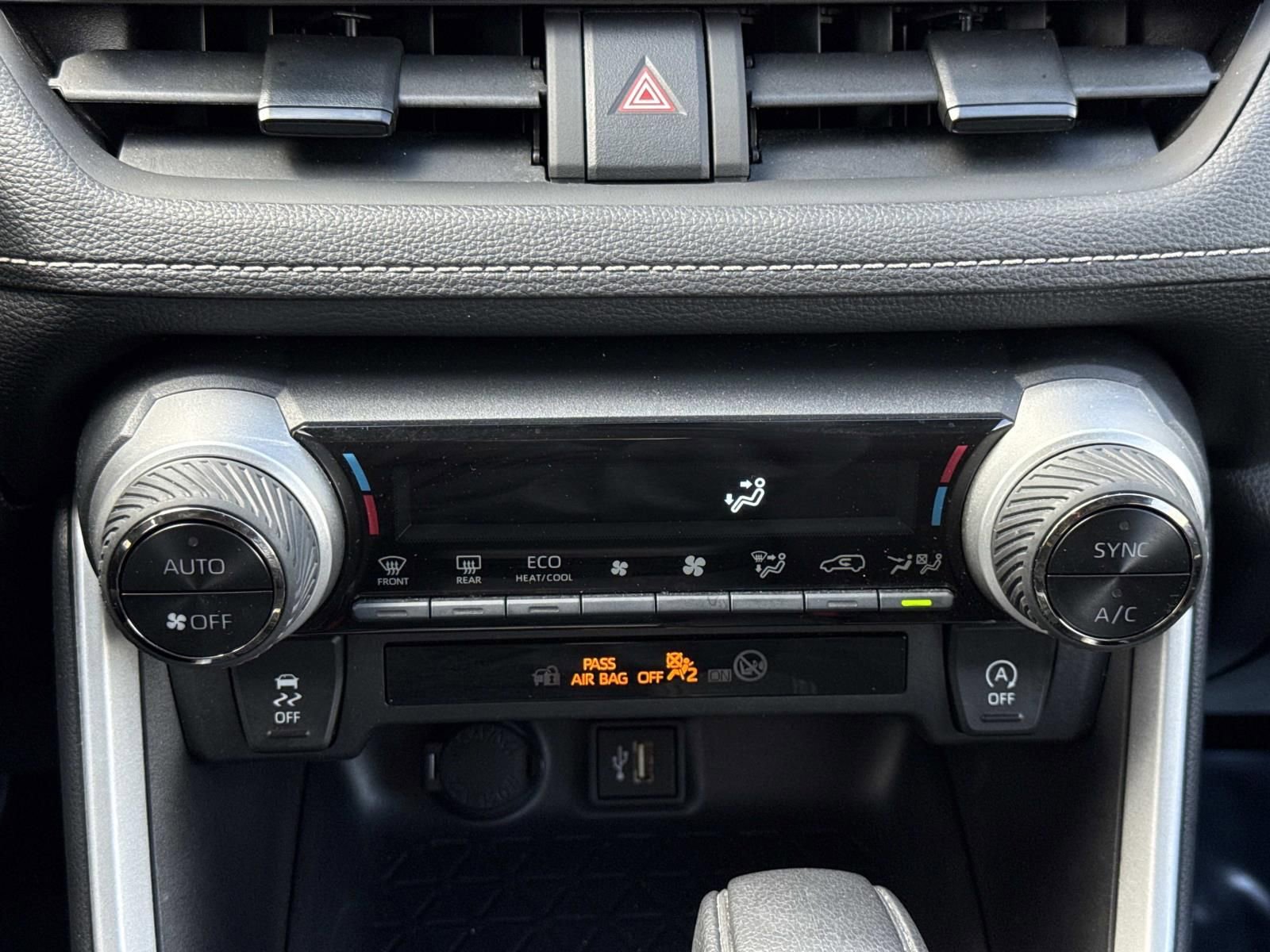Used 2025 Toyota RAV4 XLE AWD/4WD image 11