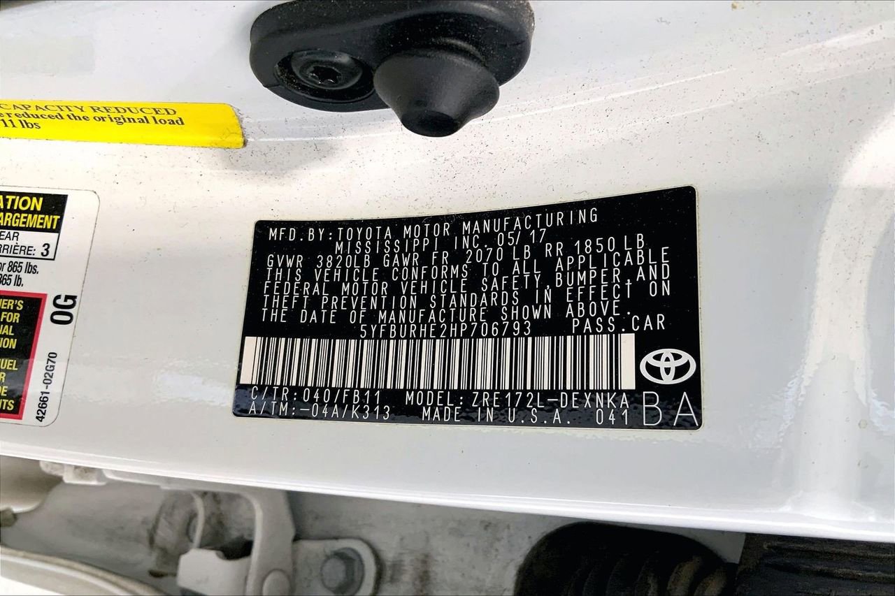 Used 2017 Toyota Corolla LE image 8