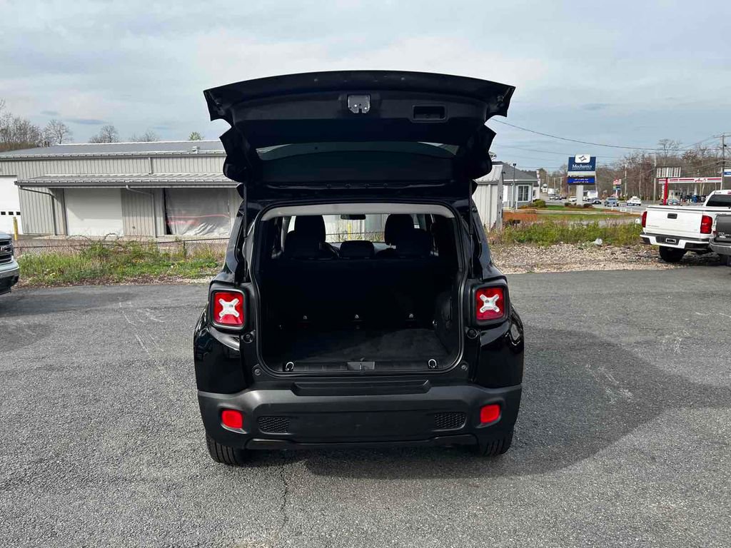 Used 2018 Jeep Renegade Latitude image 29