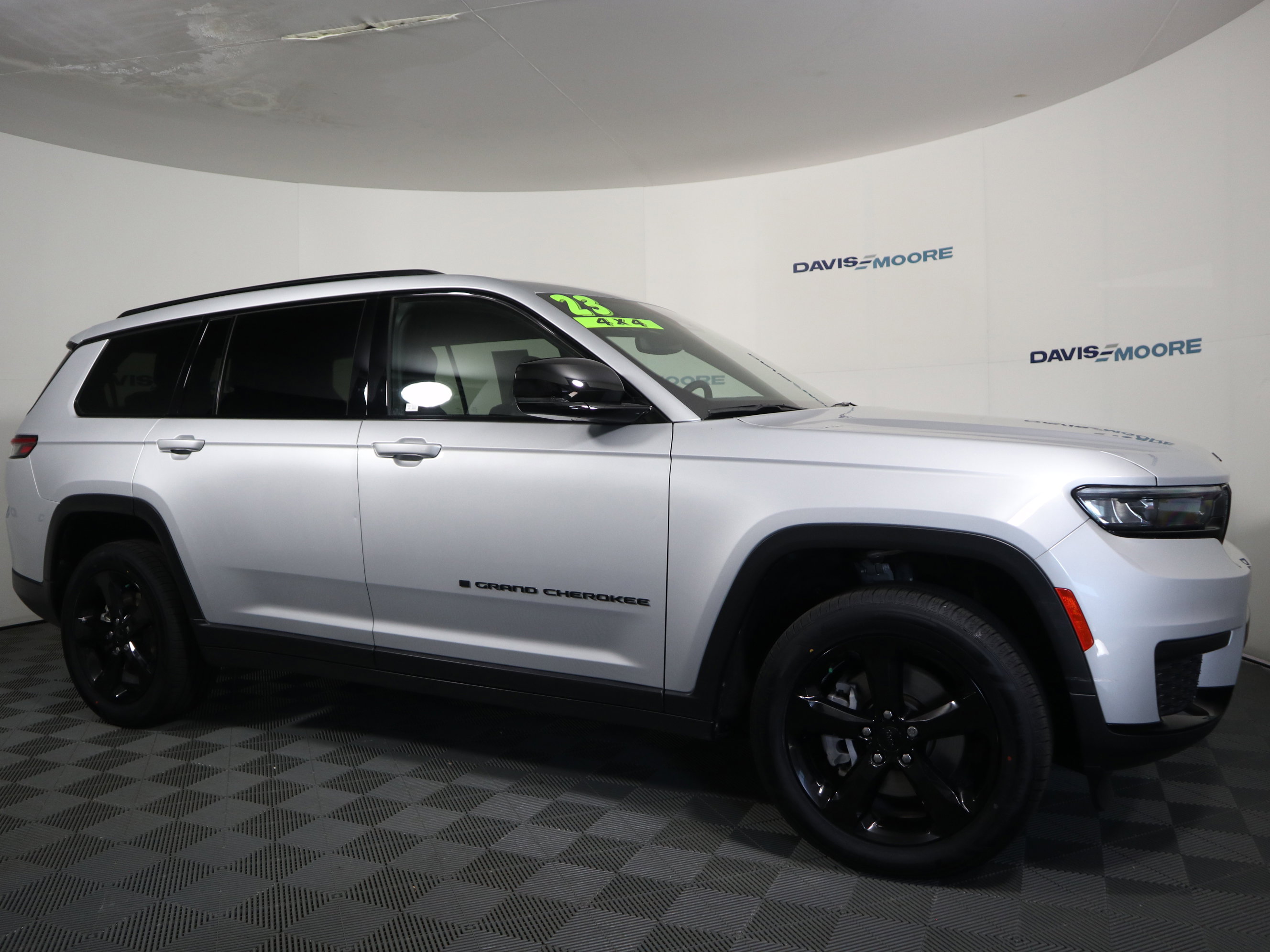 Used 2023 Jeep Grand Cherokee L Laredo AWD/4WD image 4