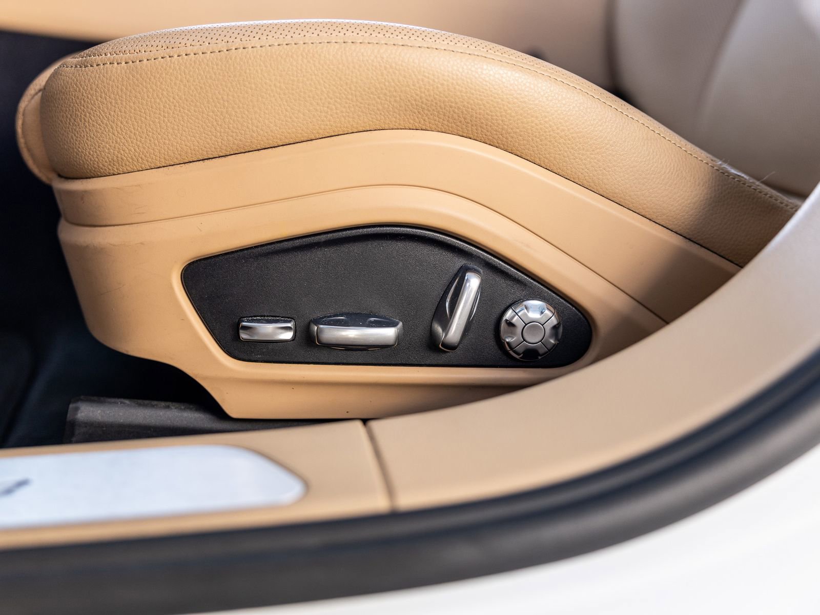 Certified 2020 Porsche Panamera 4 image 42