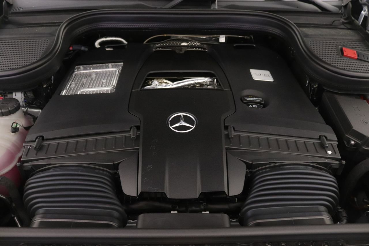 New 2026 Mercedes-Benz GLS 580 4MATIC image 9