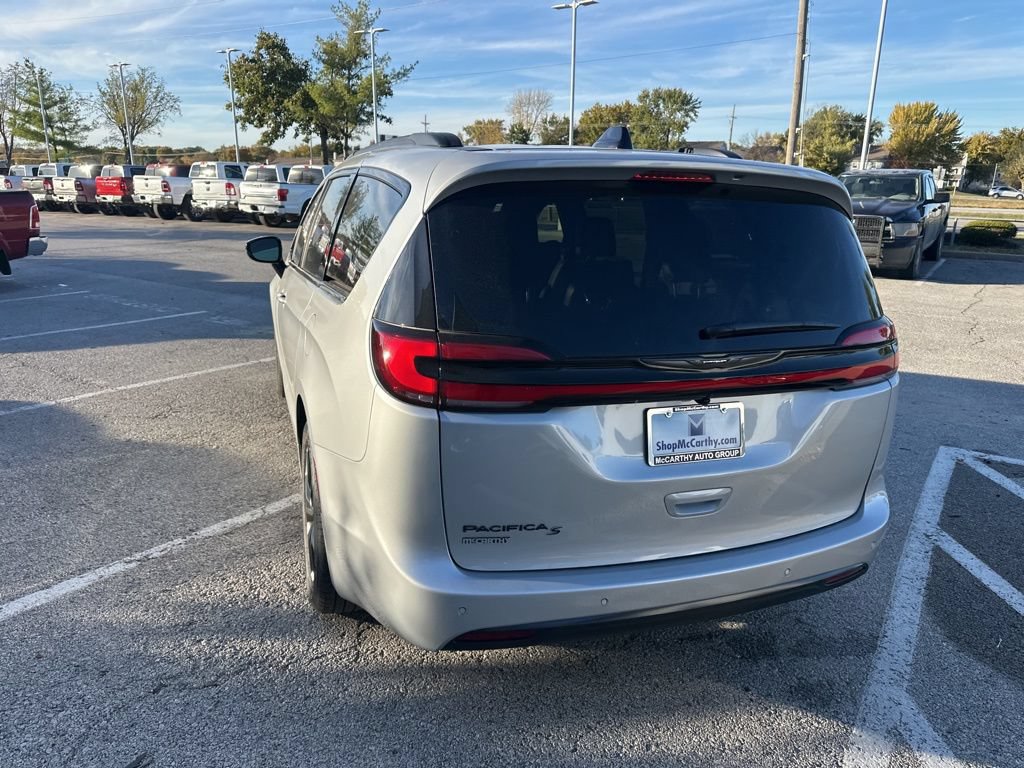 New 2026 Chrysler Pacifica Select FWD image 27
