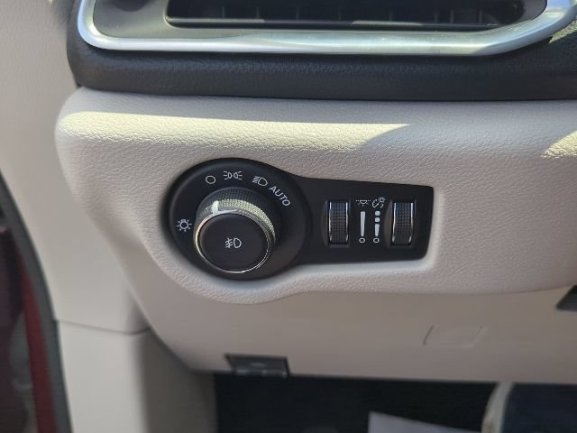 Used 2018 Chrysler Pacifica Limited FWD image 23