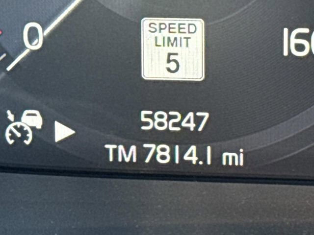 Used 2020 Volvo XC40 T4 R-Design FWD image 29