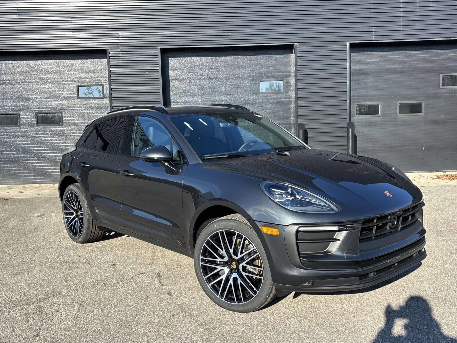 Used 2026 Porsche Macan AWD/4WD image 12