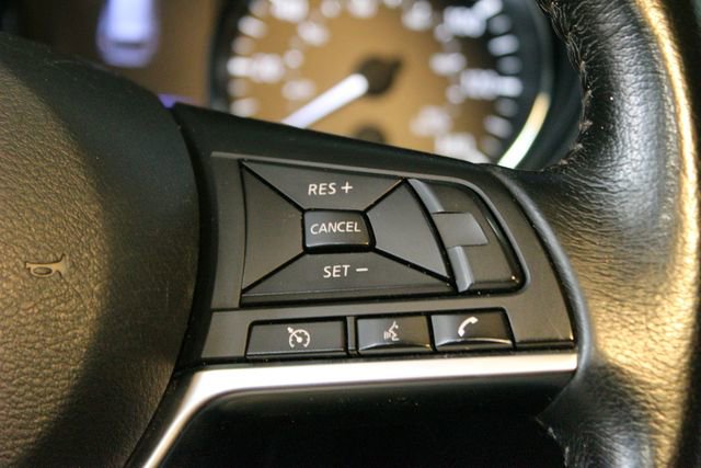 Used 2018 Nissan Rogue SV image 23