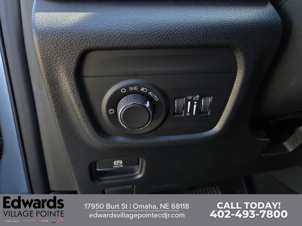 New 2025 Jeep Grand Cherokee Altitude AWD/4WD image 12