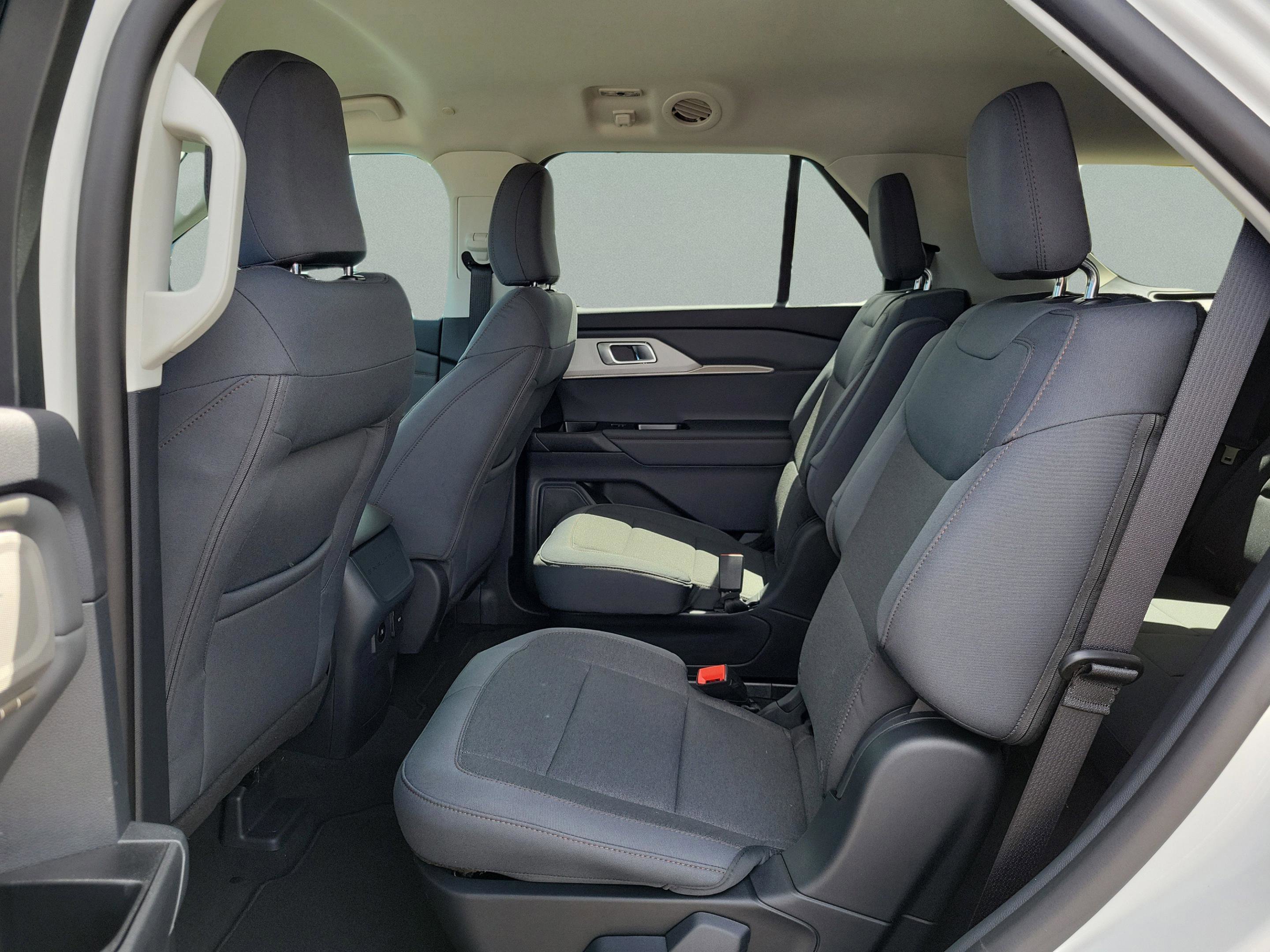 New 2026 Ford Explorer Active RWD image 9